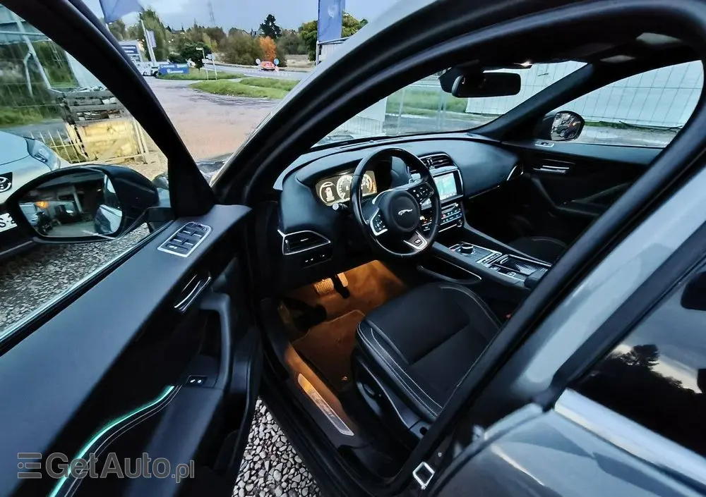 JAGUAR F-Pace 