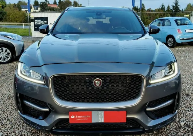 JAGUAR F-Pace 