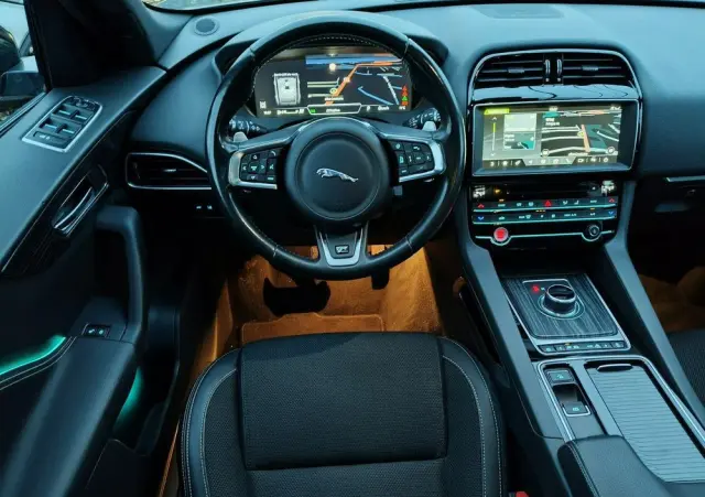 JAGUAR F-Pace 