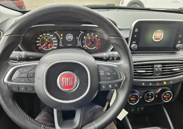 FIAT Tipo 1.4 T-Jet Lounge