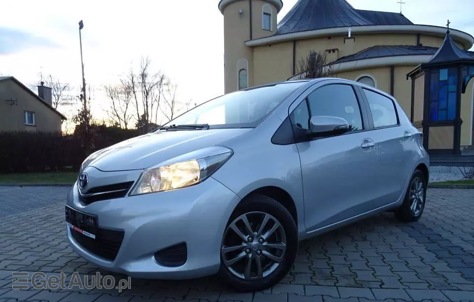 TOYOTA Yaris 