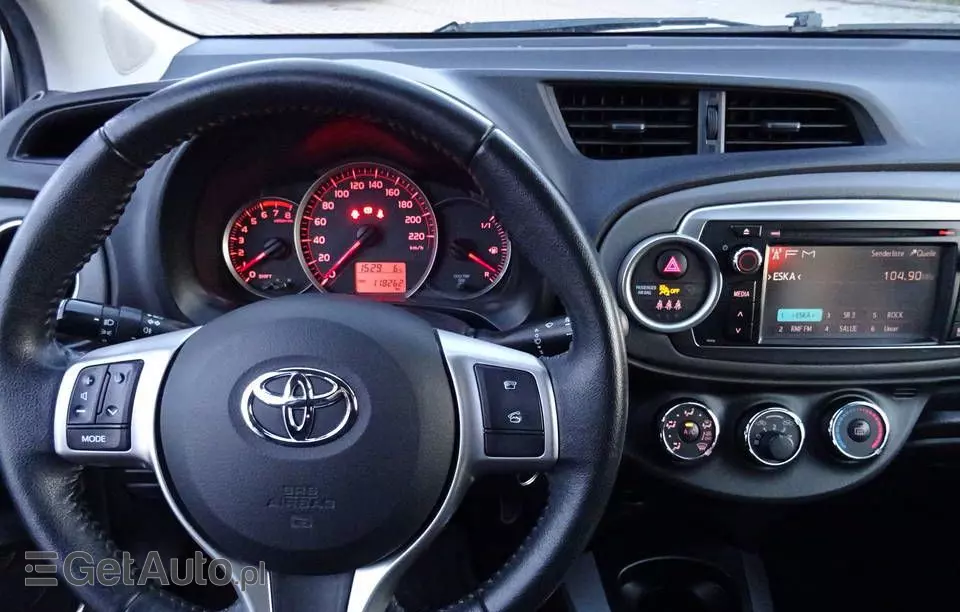TOYOTA Yaris 