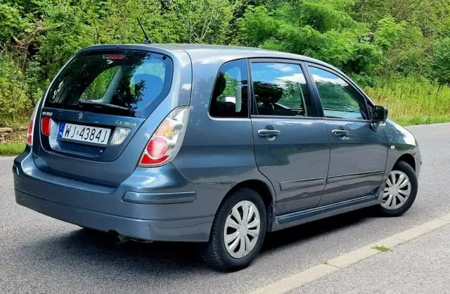 SUZUKI Liana 