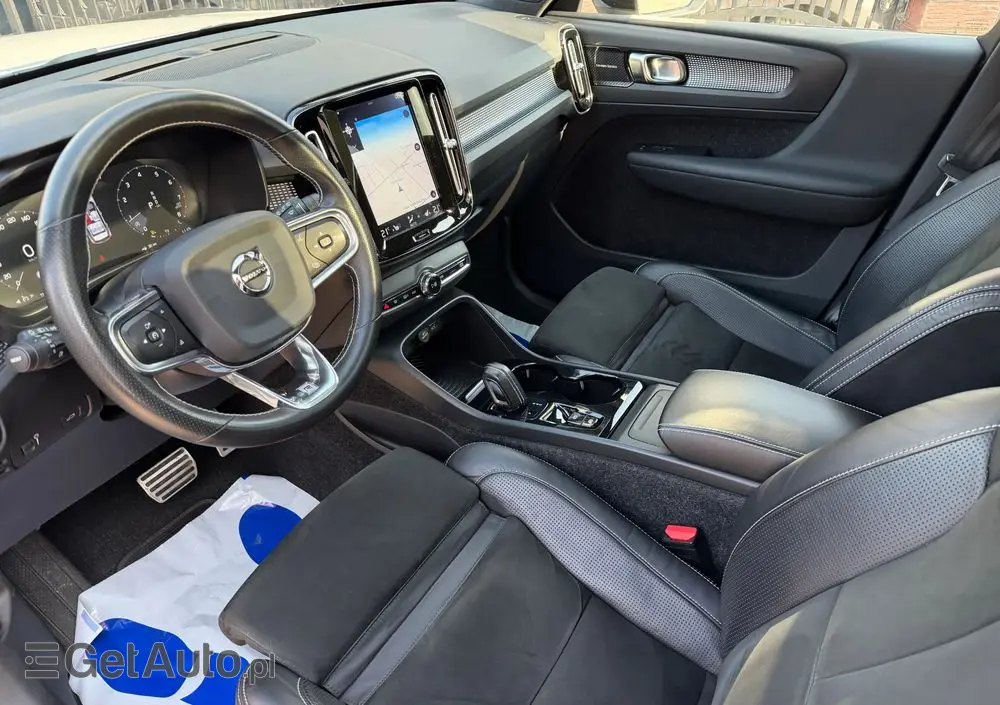 VOLVO XC 40 T5 AWD R-Design