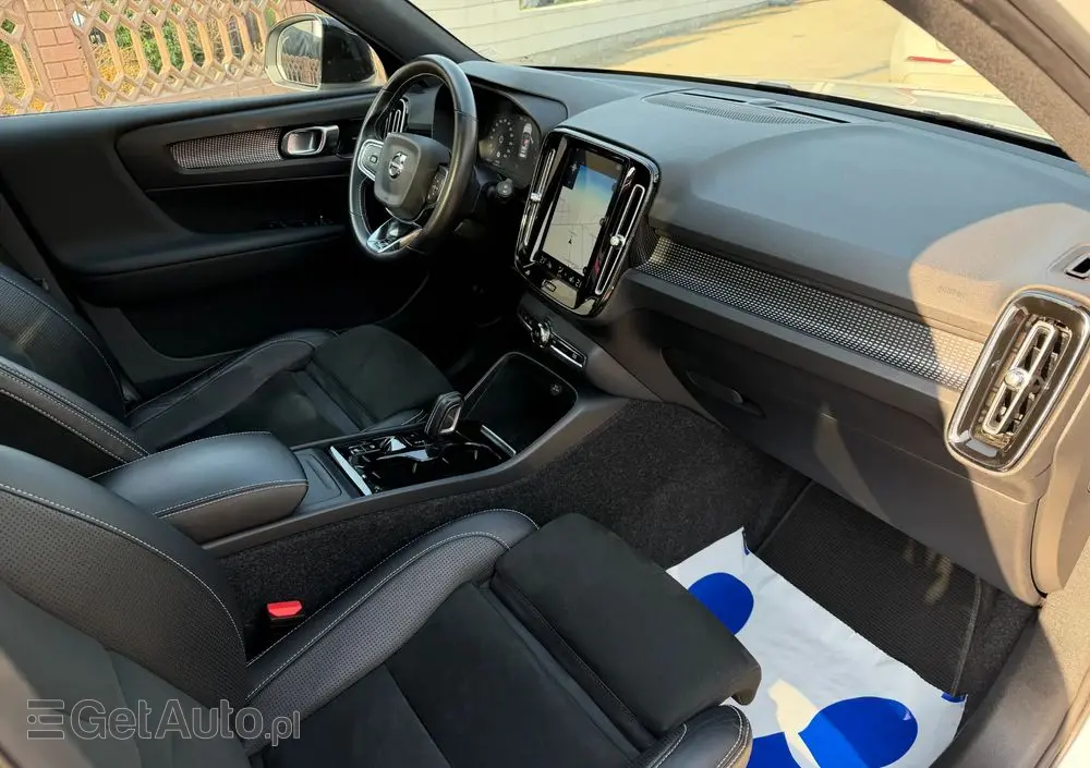 VOLVO XC 40 T5 AWD R-Design