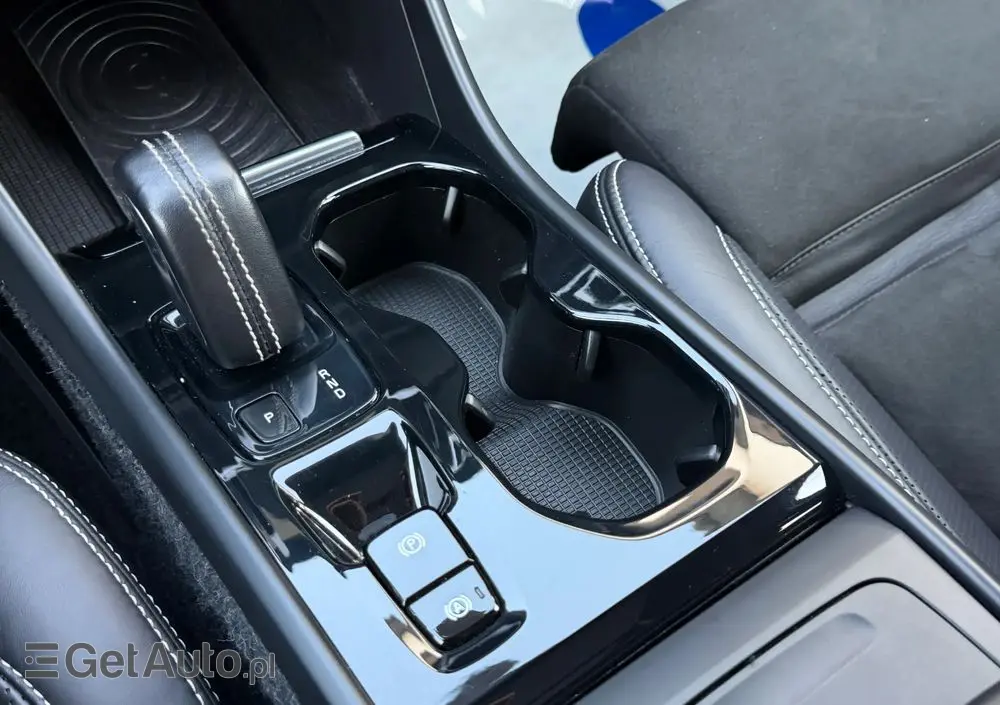 VOLVO XC 40 T5 AWD R-Design