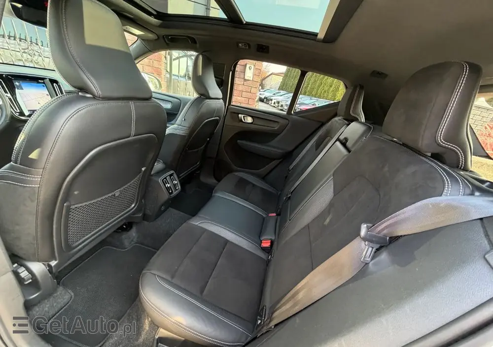 VOLVO XC 40 T5 AWD R-Design