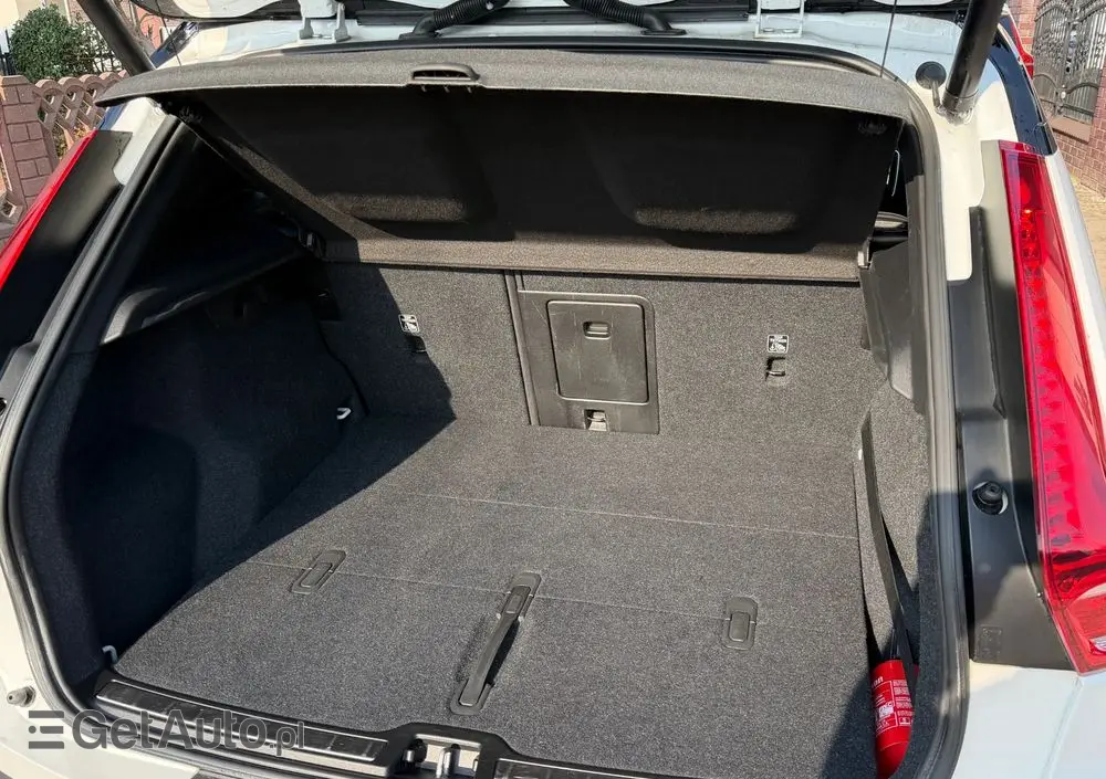 VOLVO XC 40 T5 AWD R-Design