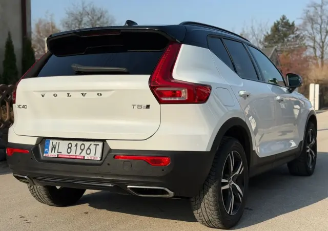 VOLVO XC 40 T5 AWD R-Design