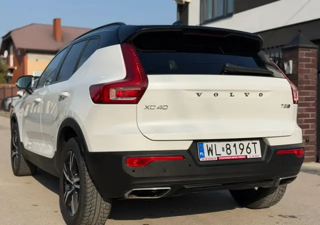 VOLVO XC 40 T5 AWD R-Design