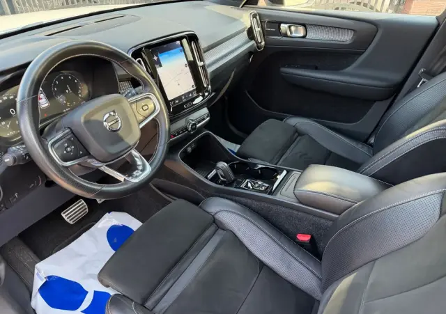 VOLVO XC 40 T5 AWD R-Design