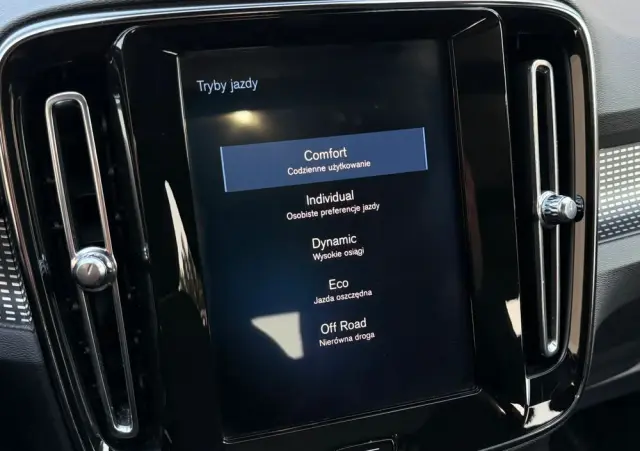 VOLVO XC 40 T5 AWD R-Design