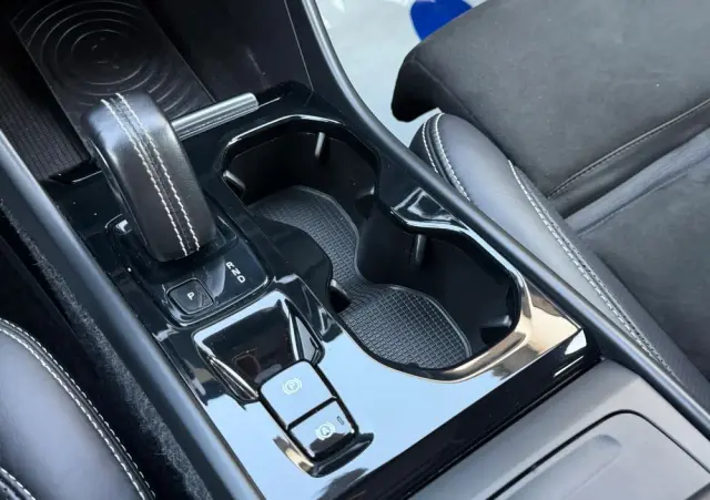 VOLVO XC 40 T5 AWD R-Design