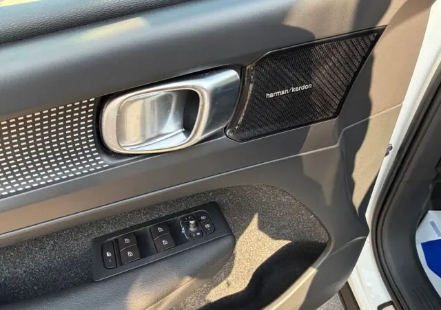 VOLVO XC 40 T5 AWD R-Design