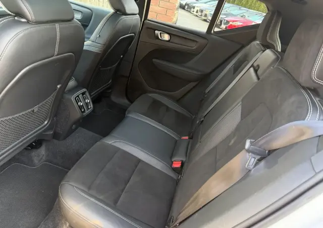 VOLVO XC 40 T5 AWD R-Design