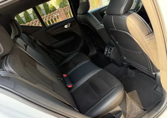 VOLVO XC 40 T5 AWD R-Design