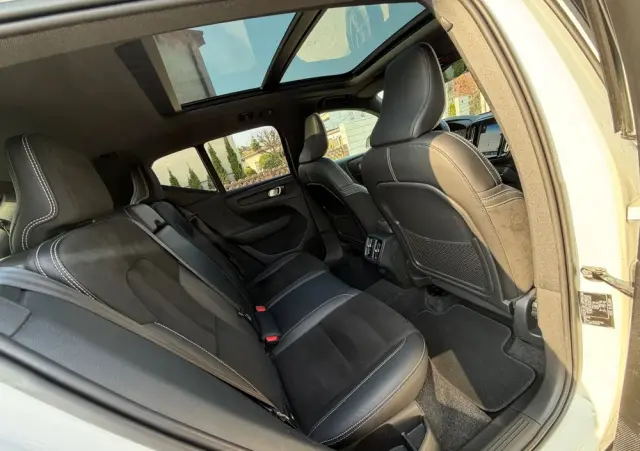 VOLVO XC 40 T5 AWD R-Design