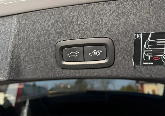 VOLVO XC 40 T5 AWD R-Design