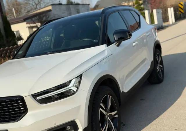 VOLVO XC 40 T5 AWD R-Design