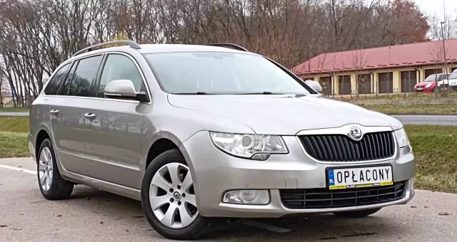 SKODA Superb 