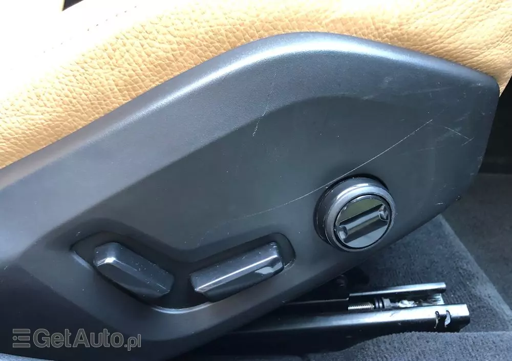 VOLVO V60 T6 AWD Momentum Pro