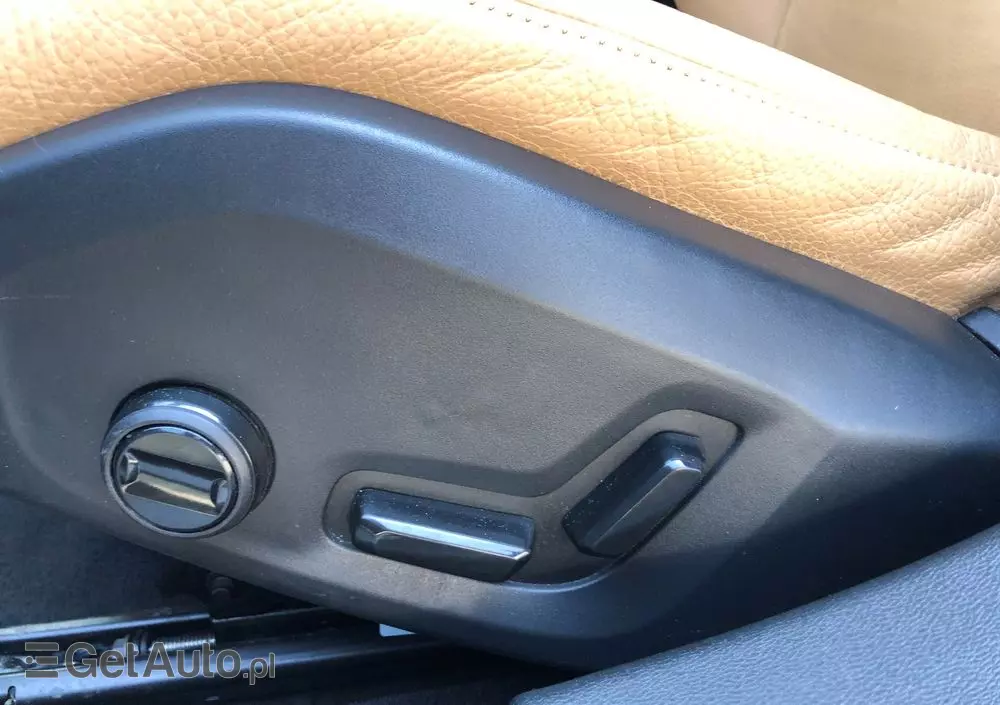 VOLVO V60 T6 AWD Momentum Pro