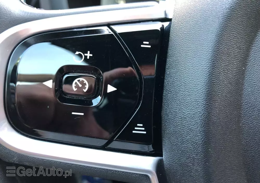 VOLVO V60 T6 AWD Momentum Pro