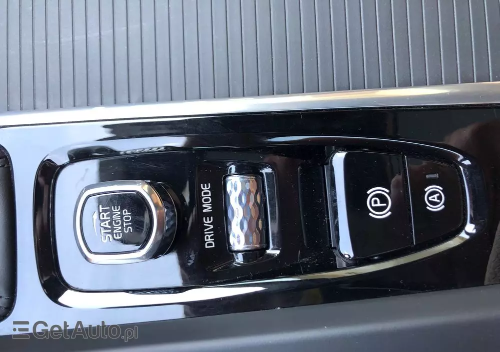 VOLVO V60 T6 AWD Momentum Pro