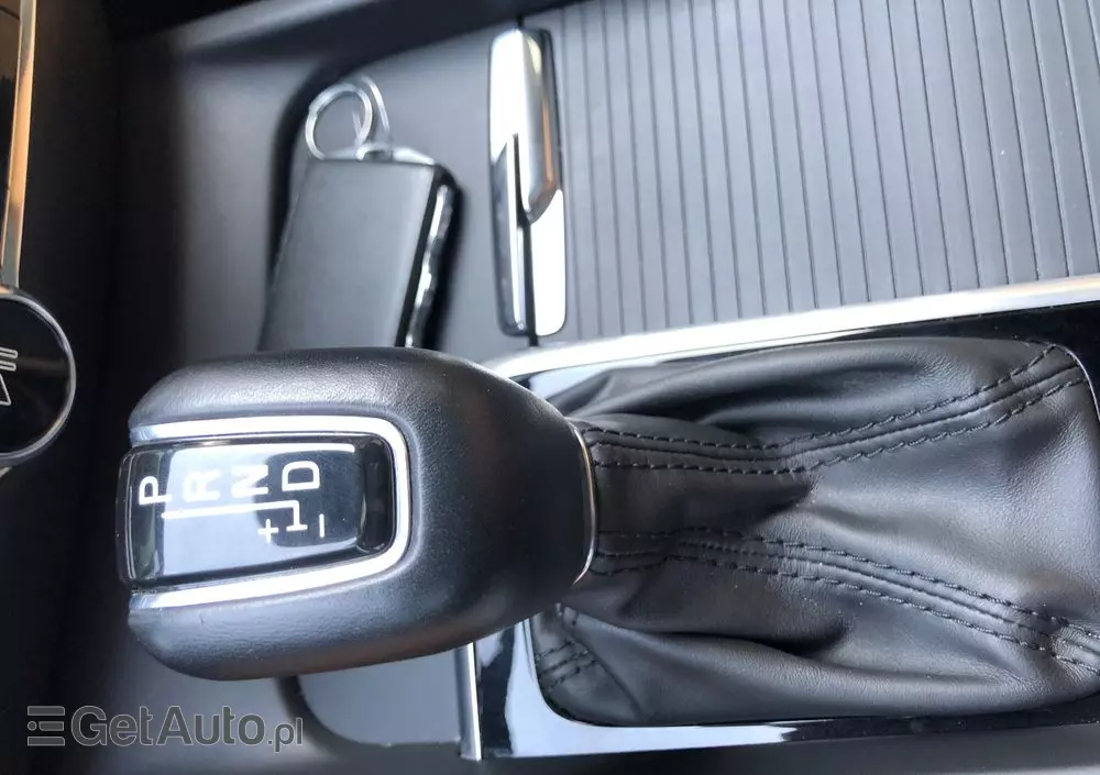VOLVO V60 T6 AWD Momentum Pro