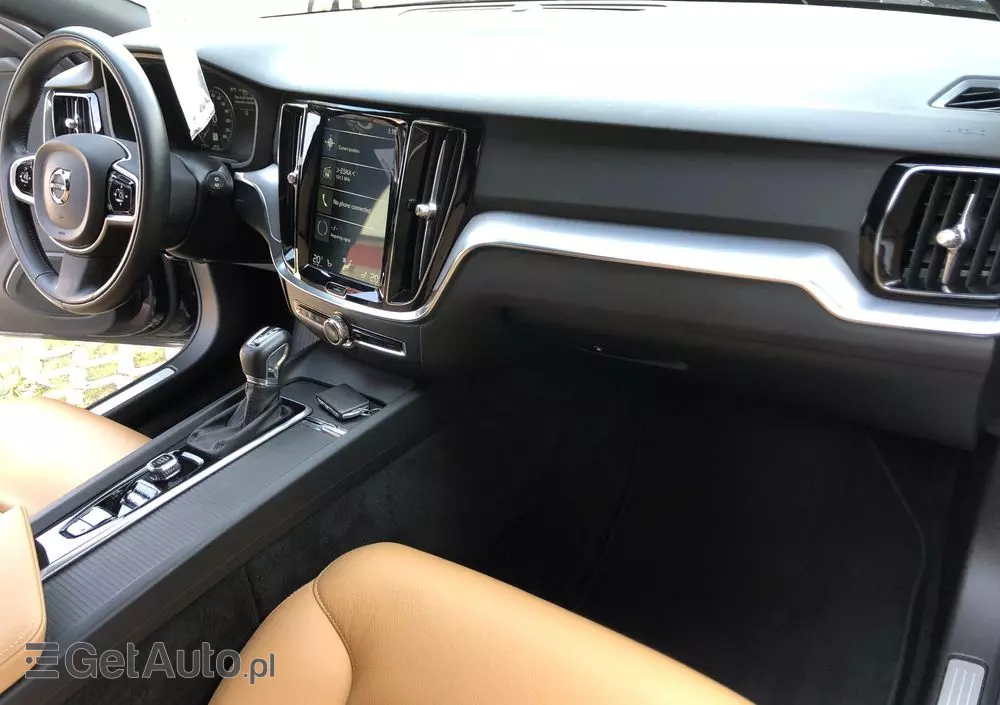 VOLVO V60 T6 AWD Momentum Pro