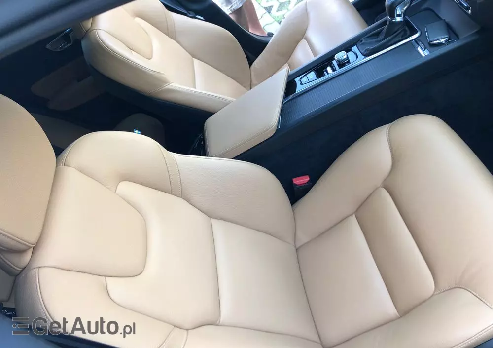 VOLVO V60 T6 AWD Momentum Pro