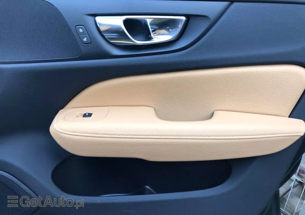 VOLVO V60 T6 AWD Momentum Pro