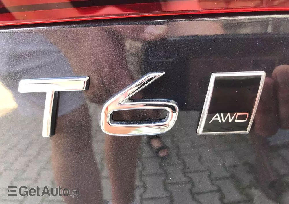 VOLVO V60 T6 AWD Momentum Pro