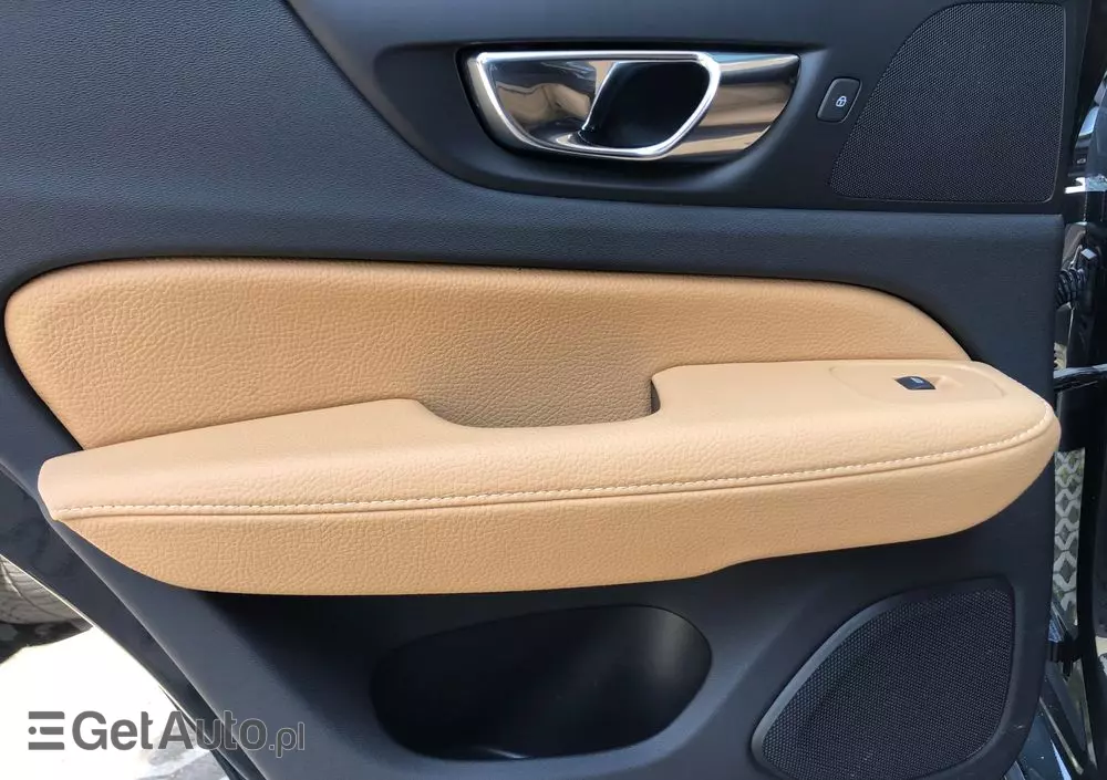 VOLVO V60 T6 AWD Momentum Pro