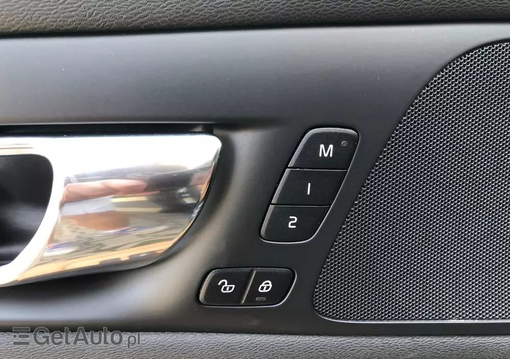 VOLVO V60 T6 AWD Momentum Pro