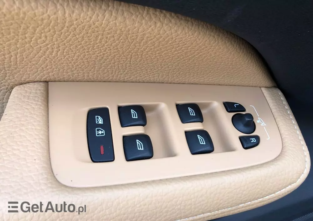 VOLVO V60 T6 AWD Momentum Pro