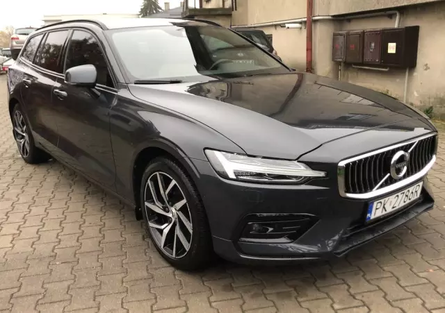 VOLVO V60 T6 AWD Momentum Pro