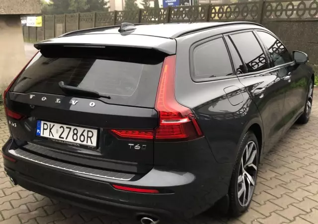 VOLVO V60 T6 AWD Momentum Pro