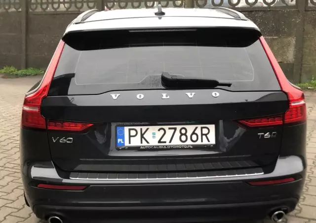 VOLVO V60 T6 AWD Momentum Pro