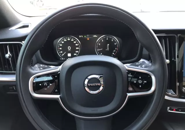 VOLVO V60 T6 AWD Momentum Pro