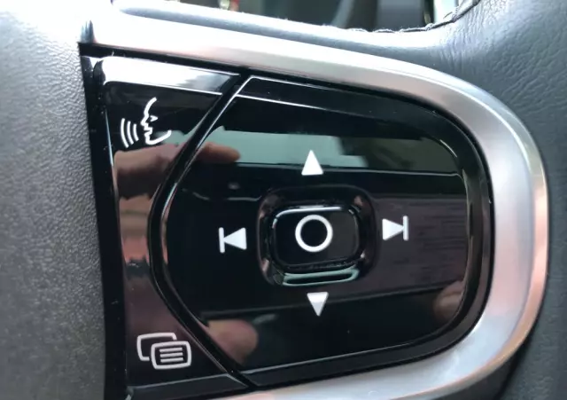 VOLVO V60 T6 AWD Momentum Pro