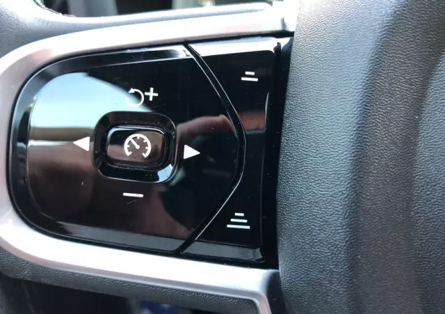 VOLVO V60 T6 AWD Momentum Pro