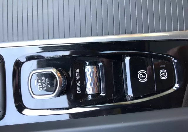 VOLVO V60 T6 AWD Momentum Pro