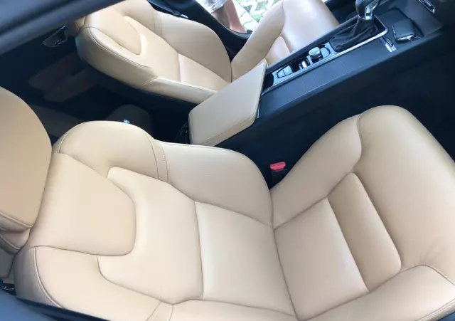 VOLVO V60 T6 AWD Momentum Pro