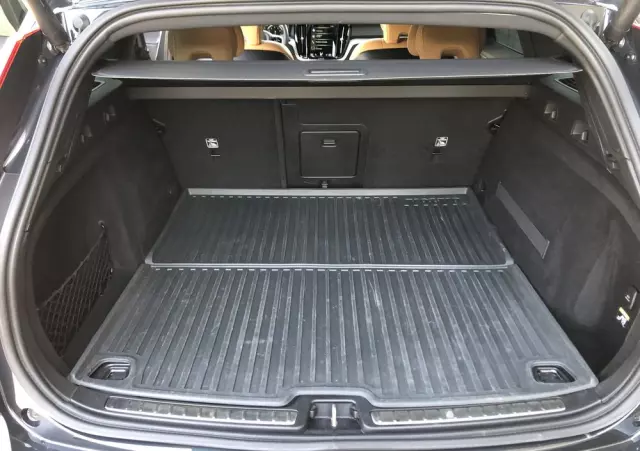 VOLVO V60 T6 AWD Momentum Pro