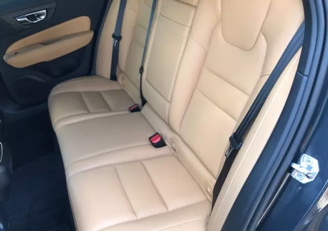 VOLVO V60 T6 AWD Momentum Pro