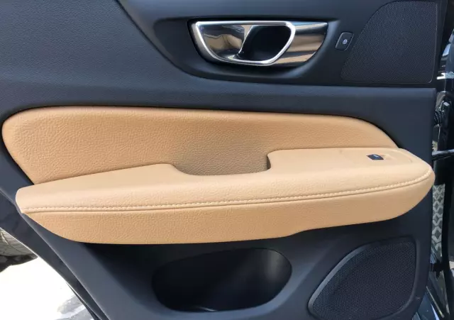 VOLVO V60 T6 AWD Momentum Pro