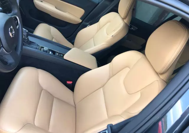 VOLVO V60 T6 AWD Momentum Pro