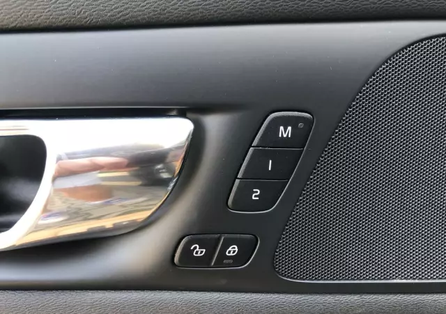 VOLVO V60 T6 AWD Momentum Pro