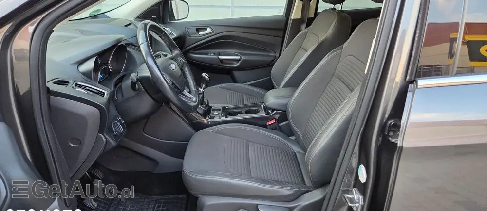 FORD Kuga 1.5 EcoBoost 2x4 Titanium